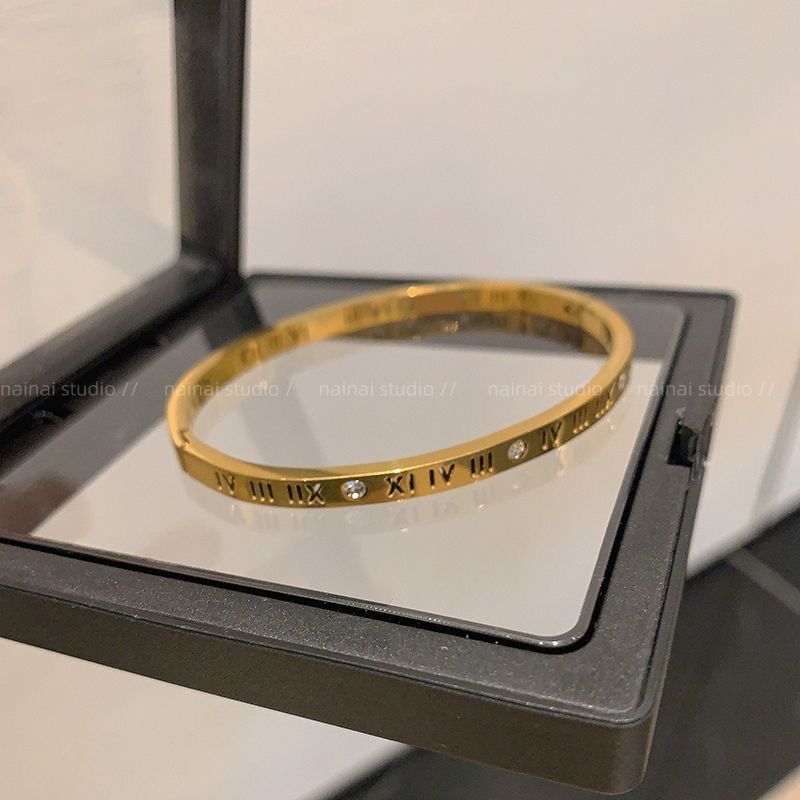 Titanium Steel does not fade ~ Roman Letter Small Man Waist Gold Bracelet High-end Light Luxury Four-leaf Clover Bracelet Bracelet for Women