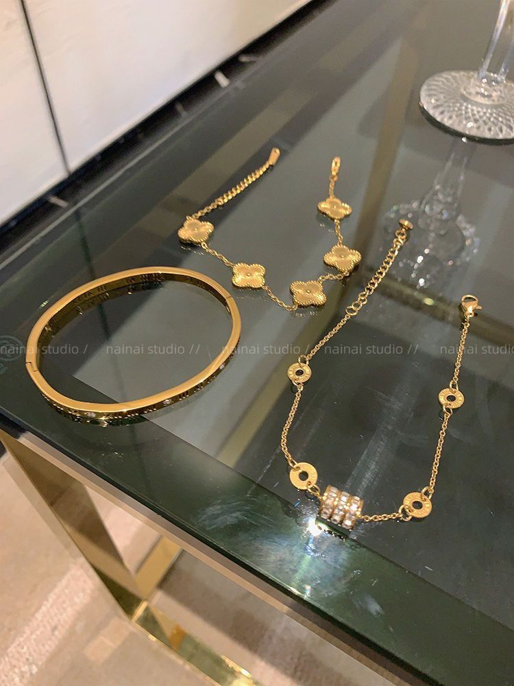 Titanium Steel does not fade ~ Roman Letter Small Man Waist Gold Bracelet High-end Light Luxury Four-leaf Clover Bracelet Bracelet for Women