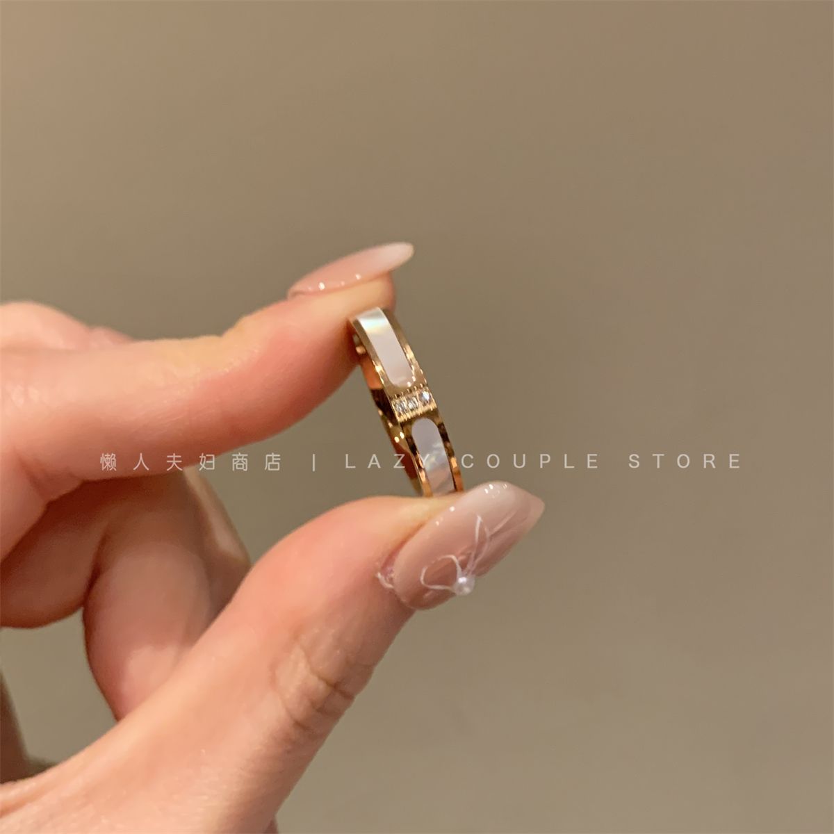 Wash your hands without picking ~ high-grade white Fritillaria zircon delicate plain ring female titanium steel does not fade food finger ring