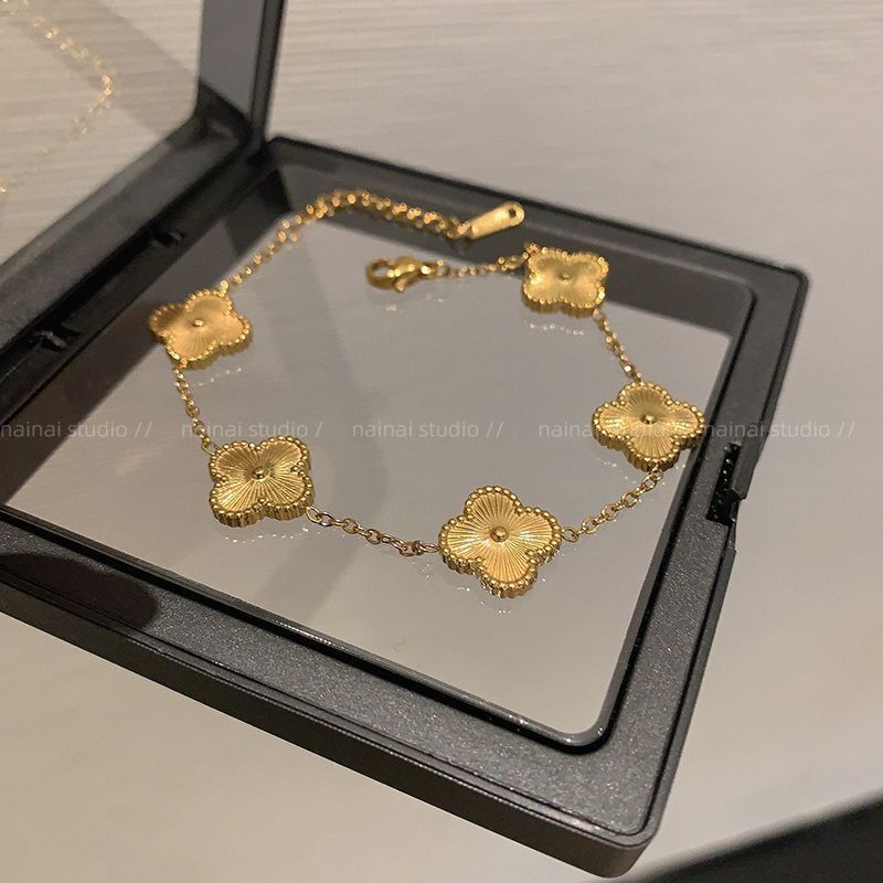 Titanium Steel does not fade ~ Roman Letter Small Man Waist Gold Bracelet High-end Light Luxury Four-leaf Clover Bracelet Bracelet for Women