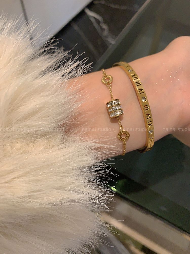Titanium Steel does not fade ~ Roman Letter Small Man Waist Gold Bracelet High-end Light Luxury Four-leaf Clover Bracelet Bracelet for Women