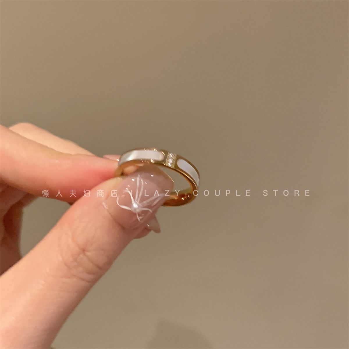 Wash your hands without picking ~ high-grade white Fritillaria zircon delicate plain ring female titanium steel does not fade food finger ring