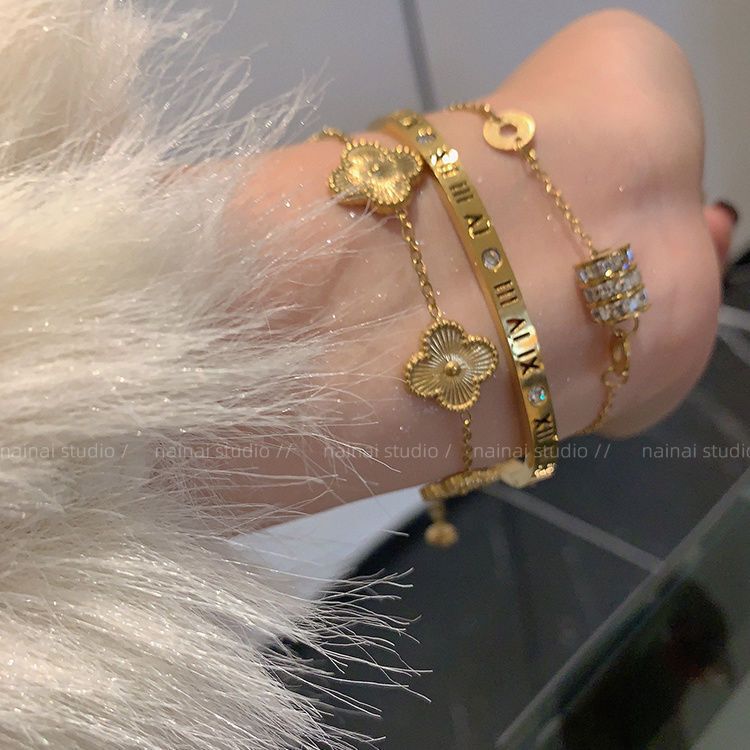 Titanium Steel does not fade ~ Roman Letter Small Man Waist Gold Bracelet High-end Light Luxury Four-leaf Clover Bracelet Bracelet for Women
