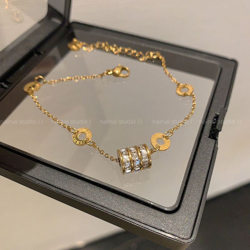 Titanium Steel does not fade ~ Roman Letter Small Man Waist Gold Bracelet High-end Light Luxury Four-leaf Clover Bracelet Bracelet for Women