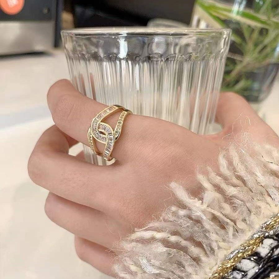 Internet Celebrant Luxury Flash Diamond Ring Women's 2023 New Fashionable Fashion Personality High-end Niche Design Finger Ring