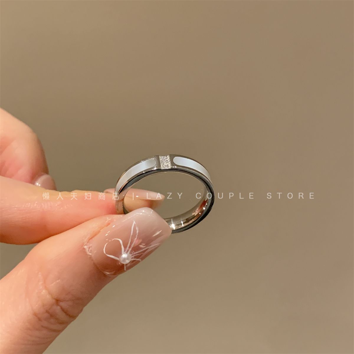 Wash your hands without picking ~ high-grade white Fritillaria zircon delicate plain ring female titanium steel does not fade food finger ring