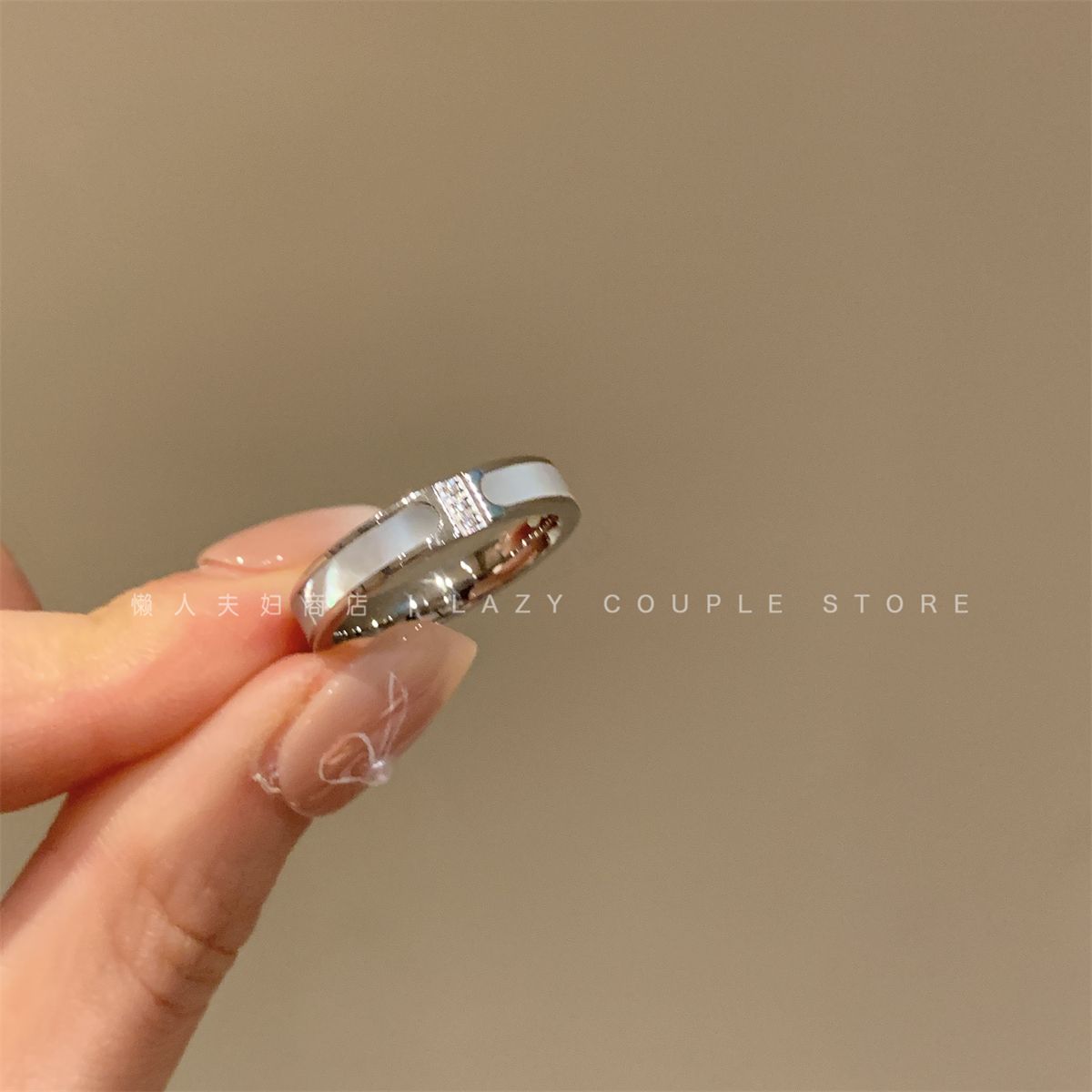 Wash your hands without picking ~ high-grade white Fritillaria zircon delicate plain ring female titanium steel does not fade food finger ring