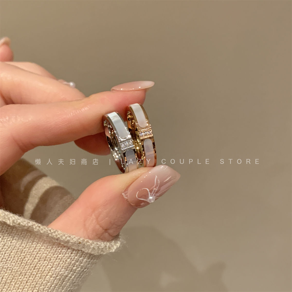 Wash your hands without picking ~ high-grade white Fritillaria zircon delicate plain ring female titanium steel does not fade food finger ring