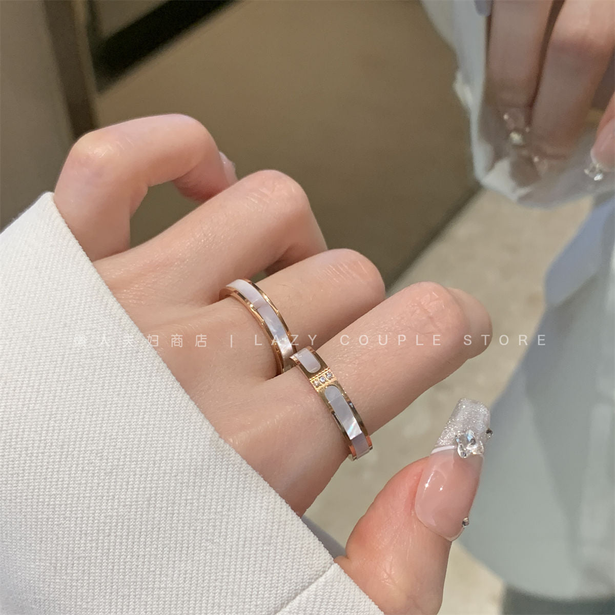 Wash your hands without picking ~ high-grade white Fritillaria zircon delicate plain ring female titanium steel does not fade food finger ring