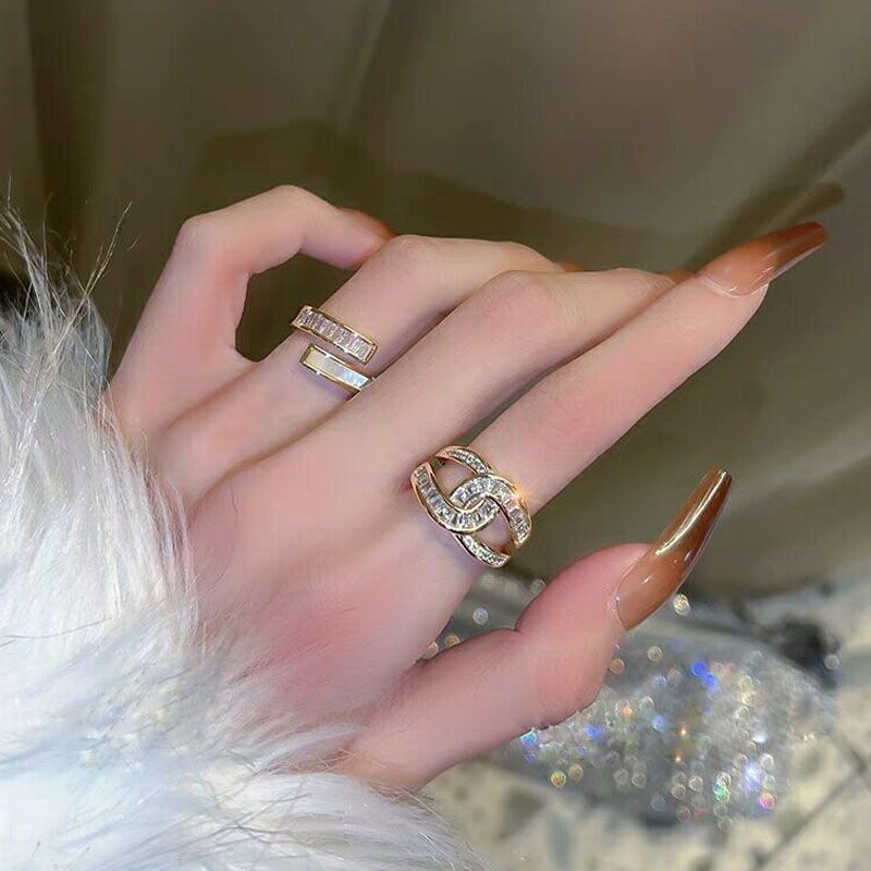 Internet Celebrant Luxury Flash Diamond Ring Women's 2023 New Fashionable Fashion Personality High-end Niche Design Finger Ring