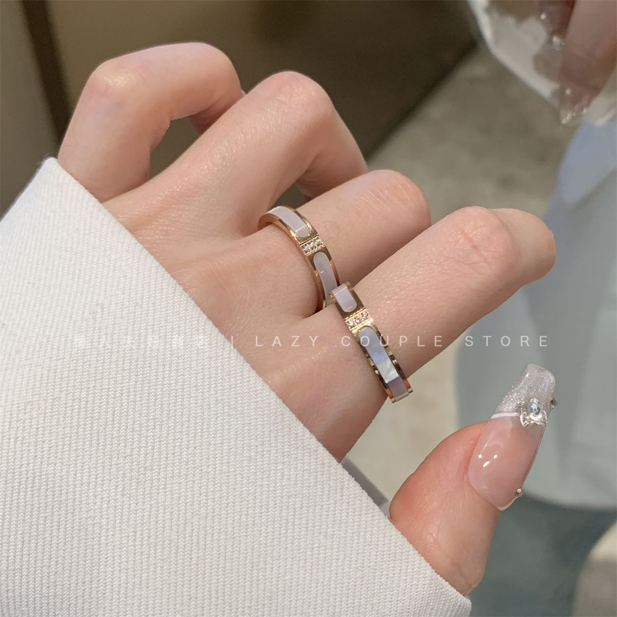 Wash your hands without picking ~ high-grade white Fritillaria zircon delicate plain ring female titanium steel does not fade food finger ring